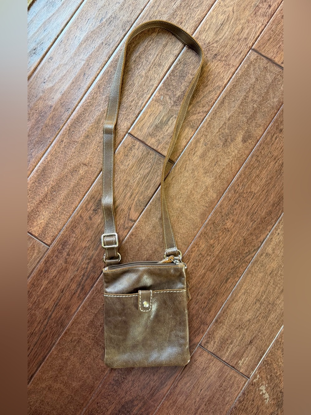 Roots Genuine Leather Crossbody Bag Made in Canada NWOT